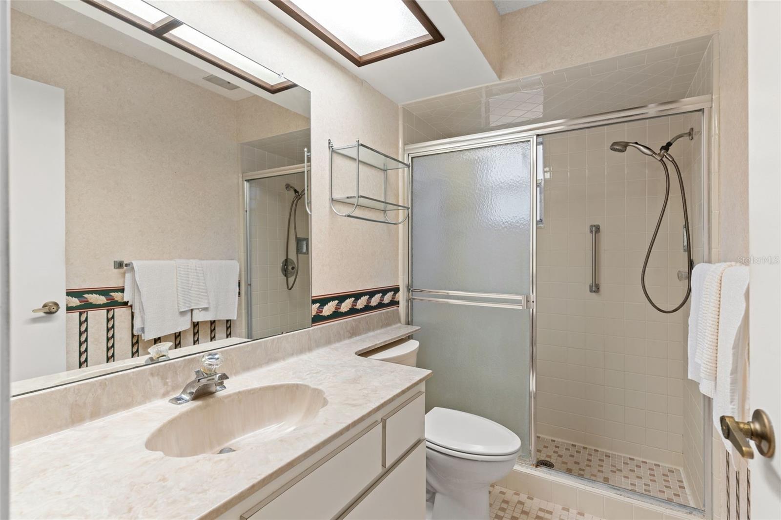 Image 18 of 34 For 1218 Gillespie Drive N