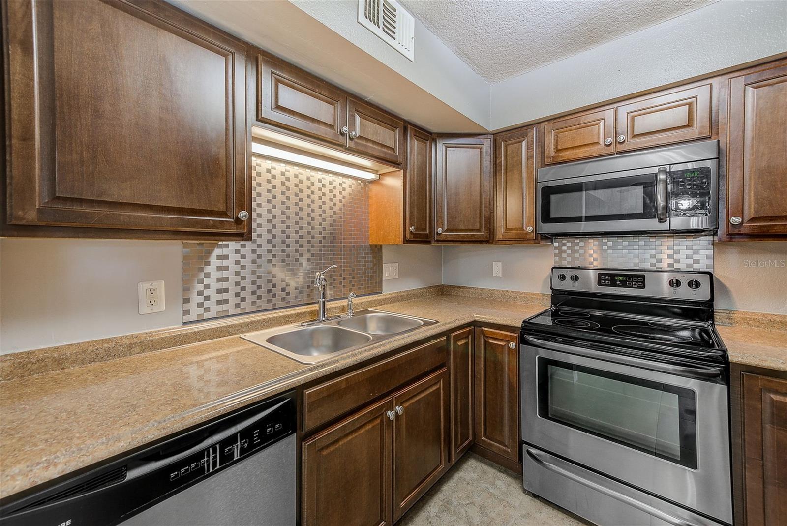Image 10 of 43 For 2690 Coral Landings Boulevard 122
