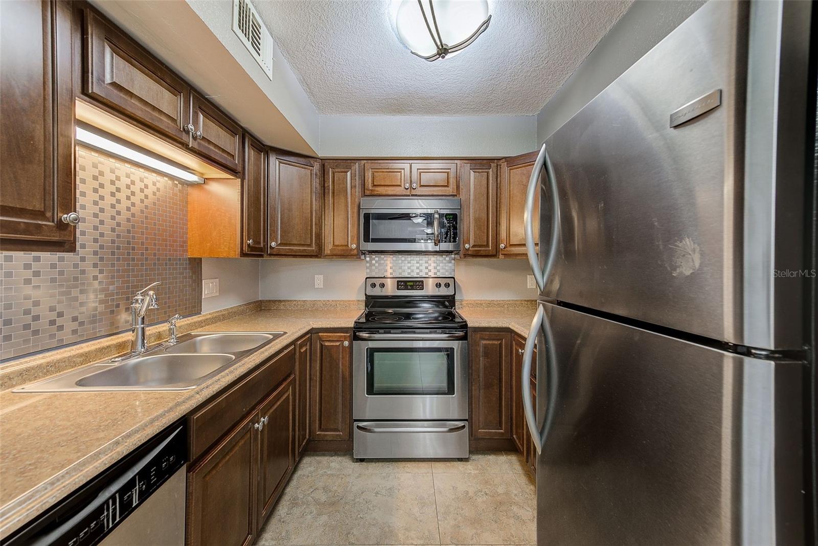 Image 9 of 43 For 2690 Coral Landings Boulevard 122