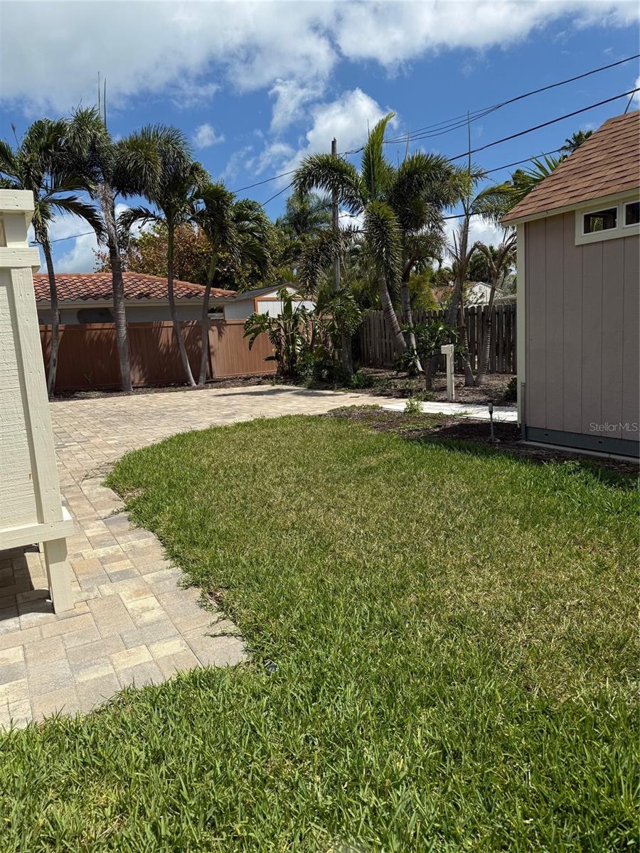 Image 10 of 38 For 833 Lantana Avenue