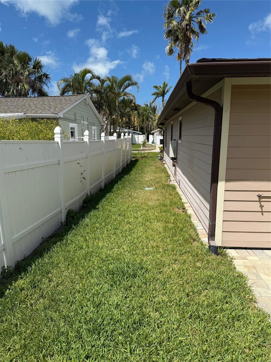 Image 11 of 38 For 833 Lantana Avenue