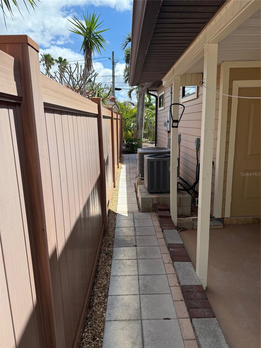 Image 12 of 38 For 833 Lantana Avenue