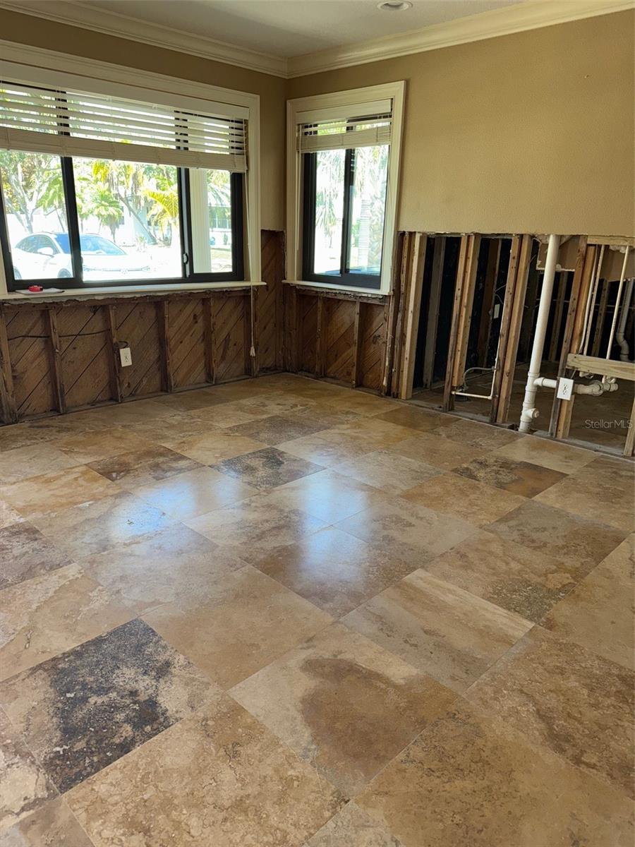 Image 17 of 38 For 833 Lantana Avenue