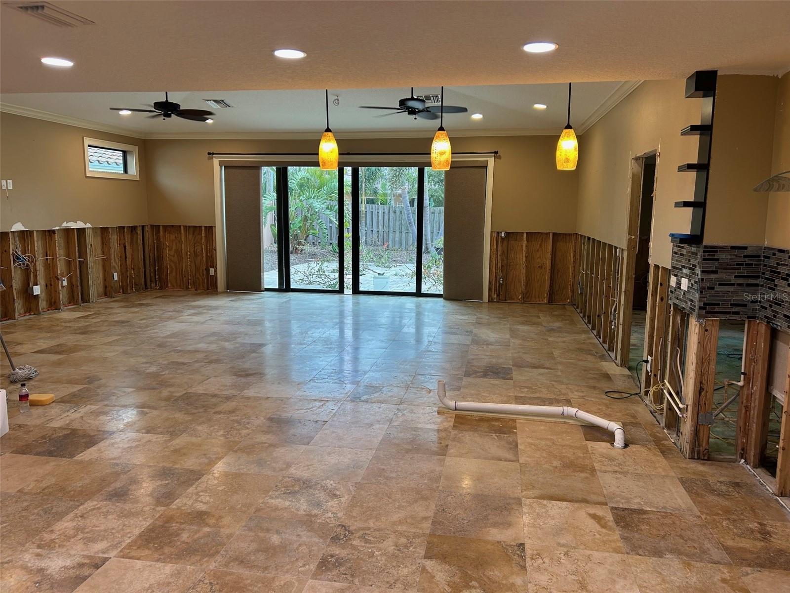 Image 19 of 38 For 833 Lantana Avenue