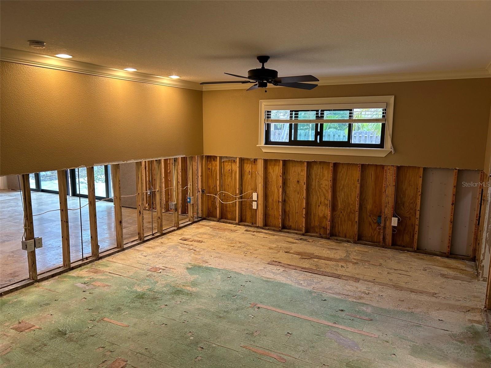 Image 21 of 38 For 833 Lantana Avenue