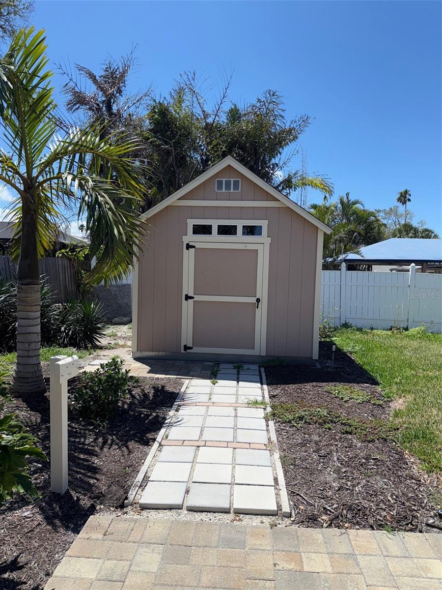 Image 8 of 38 For 833 Lantana Avenue