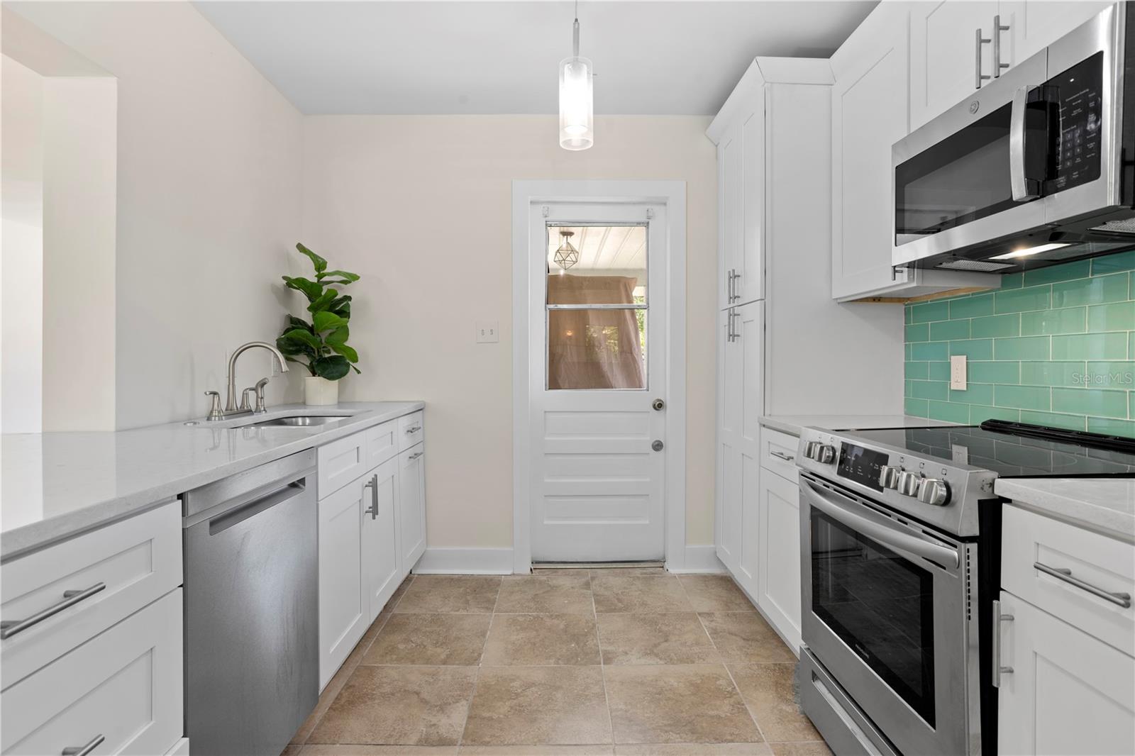 Image 16 of 44 For 628 Bosphorous Avenue
