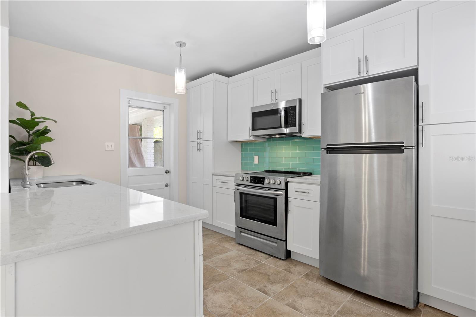 Image 17 of 44 For 628 Bosphorous Avenue