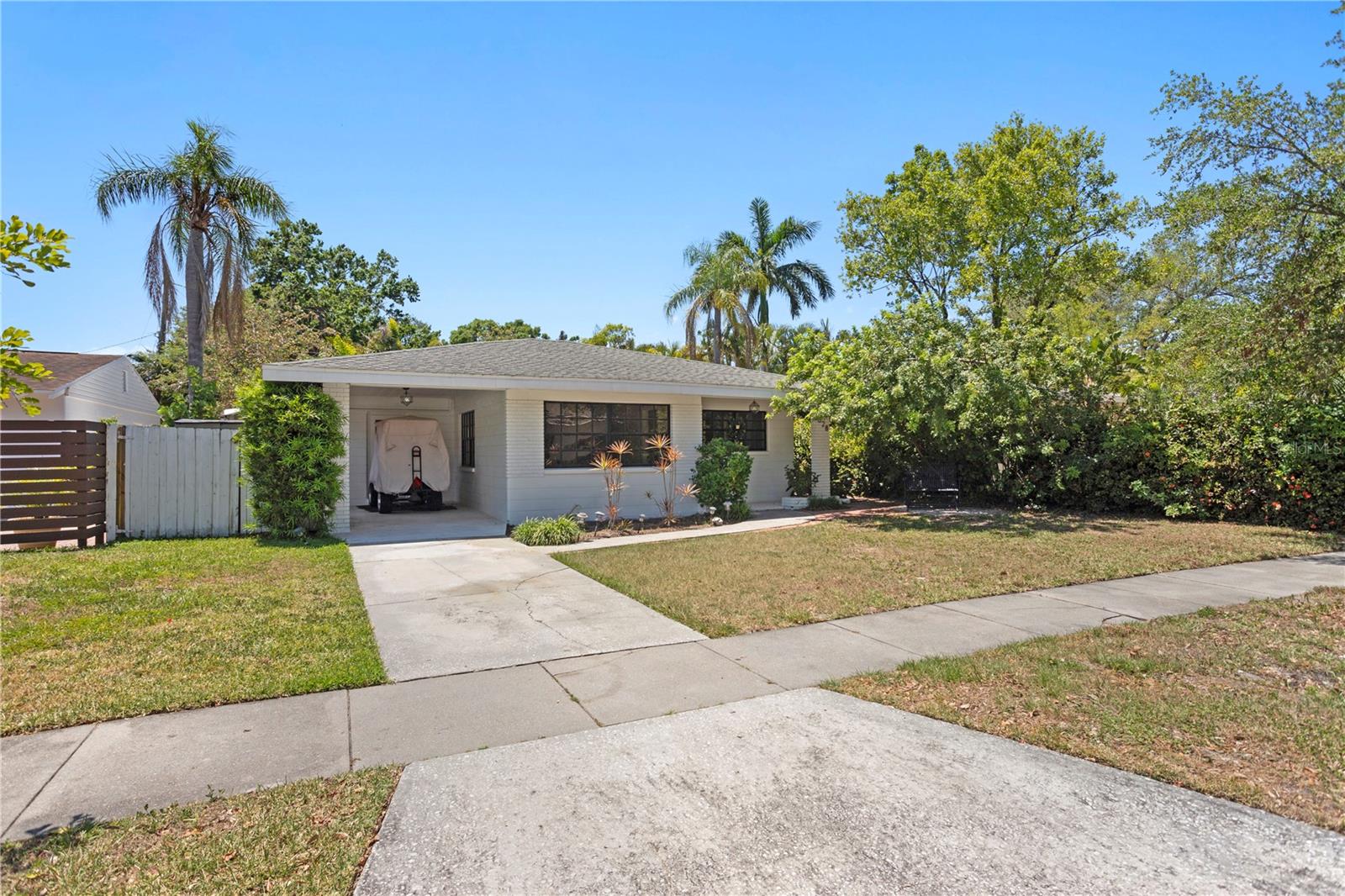 Image 3 of 44 For 628 Bosphorous Avenue