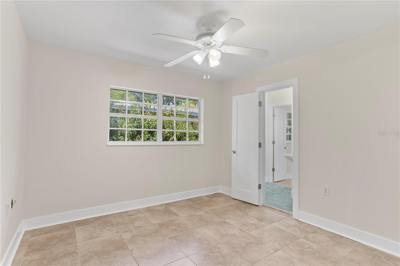 Image 30 of 44 For 628 Bosphorous Avenue