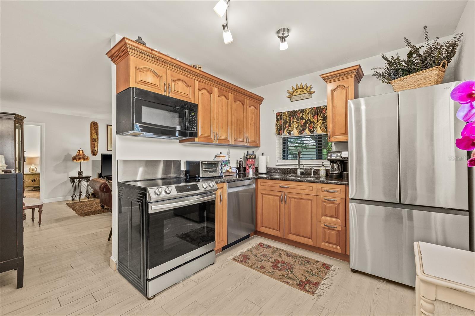 Image 16 of 38 For 476 Santa Cruz Place Ne C
