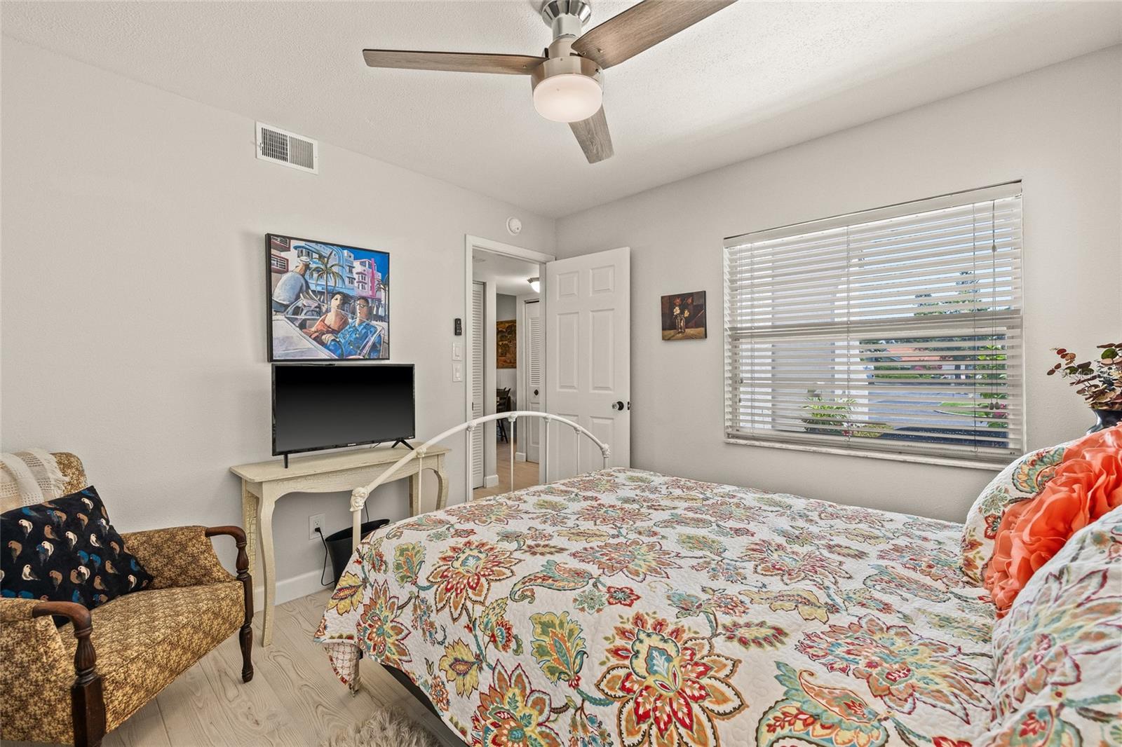 Image 26 of 38 For 476 Santa Cruz Place Ne C