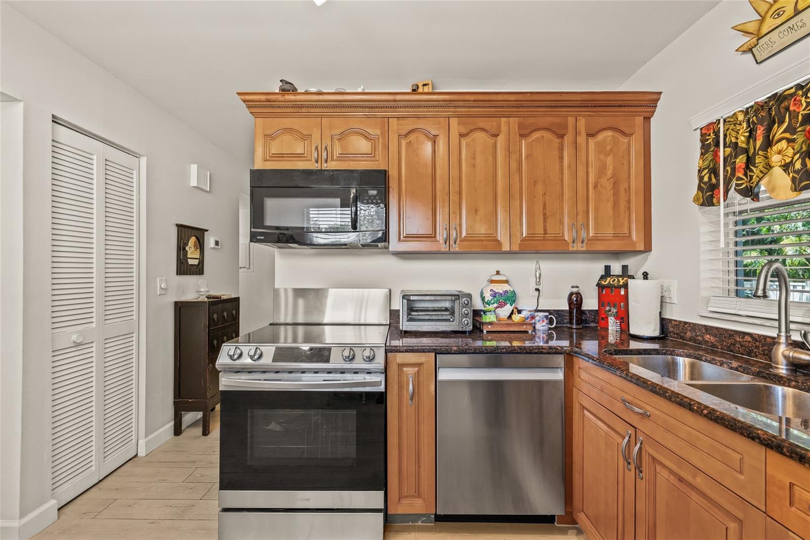 Image 33 of 38 For 476 Santa Cruz Place Ne C