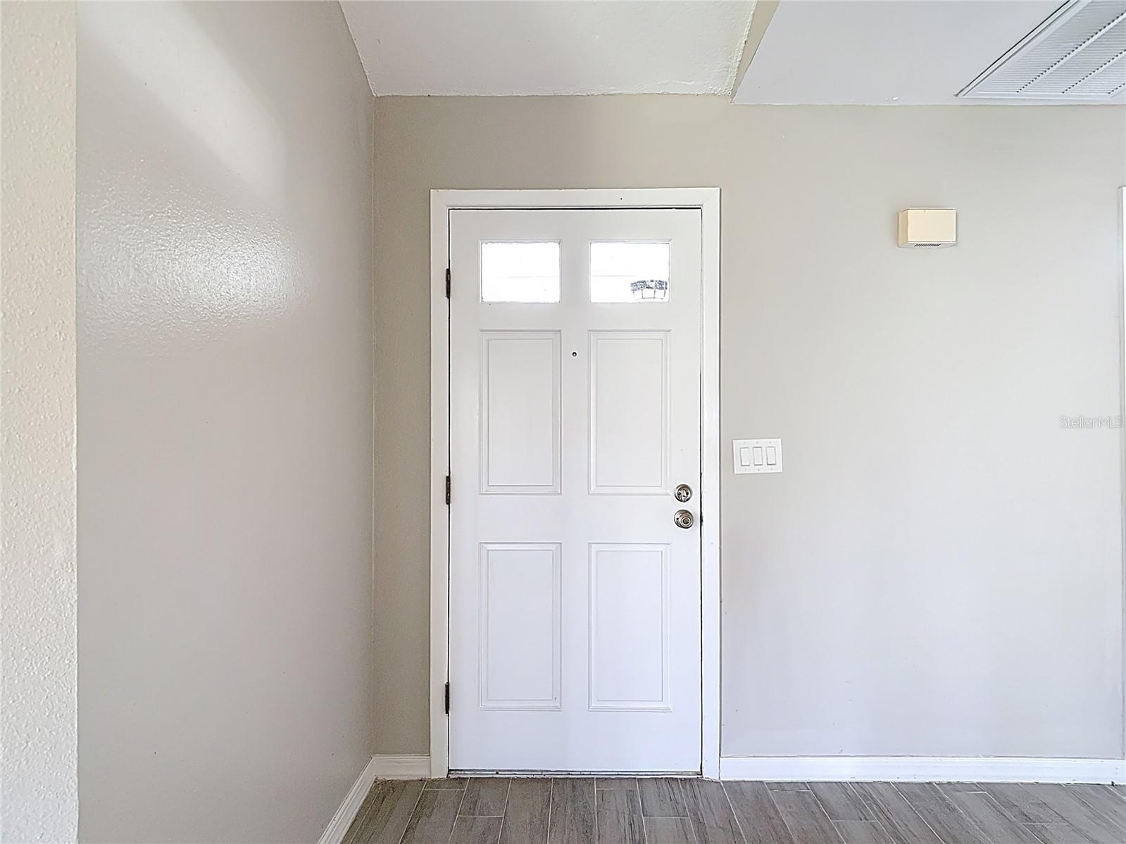 Listing photo id 9 for 1530 High Knoll Drive