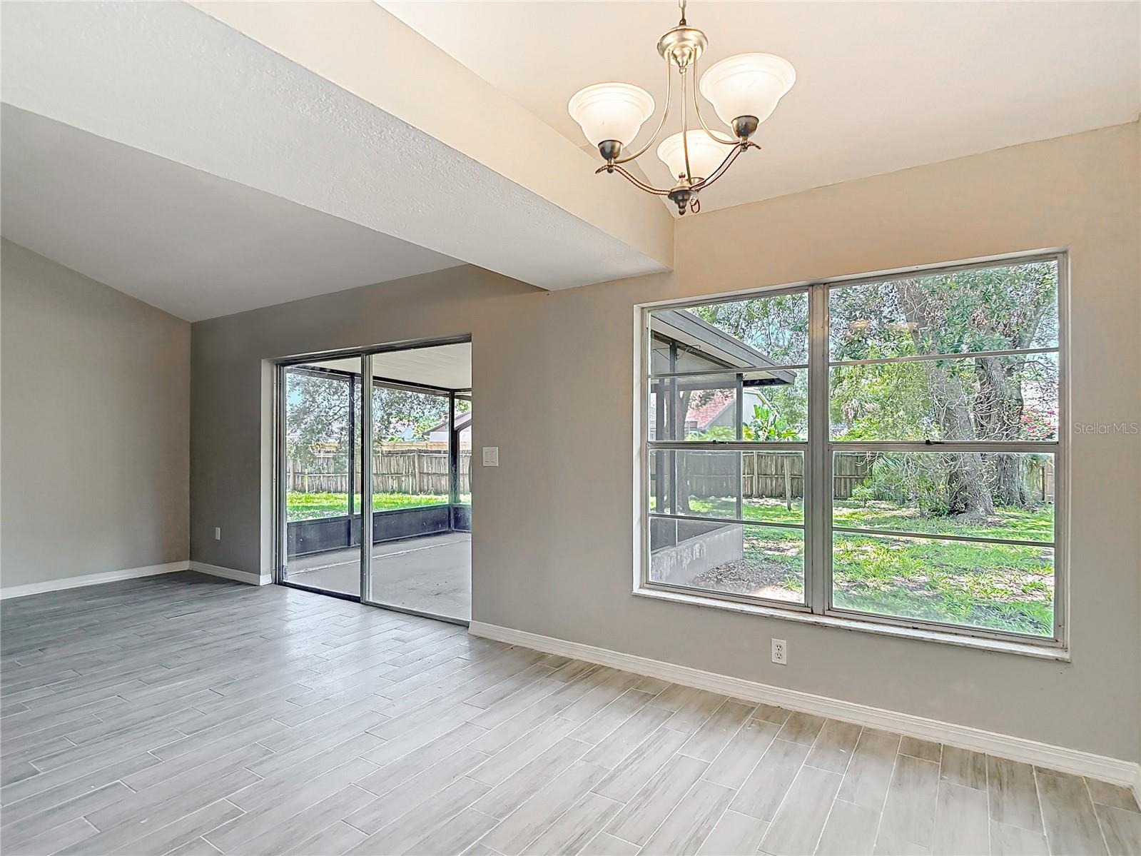Listing photo id 16 for 1530 High Knoll Drive