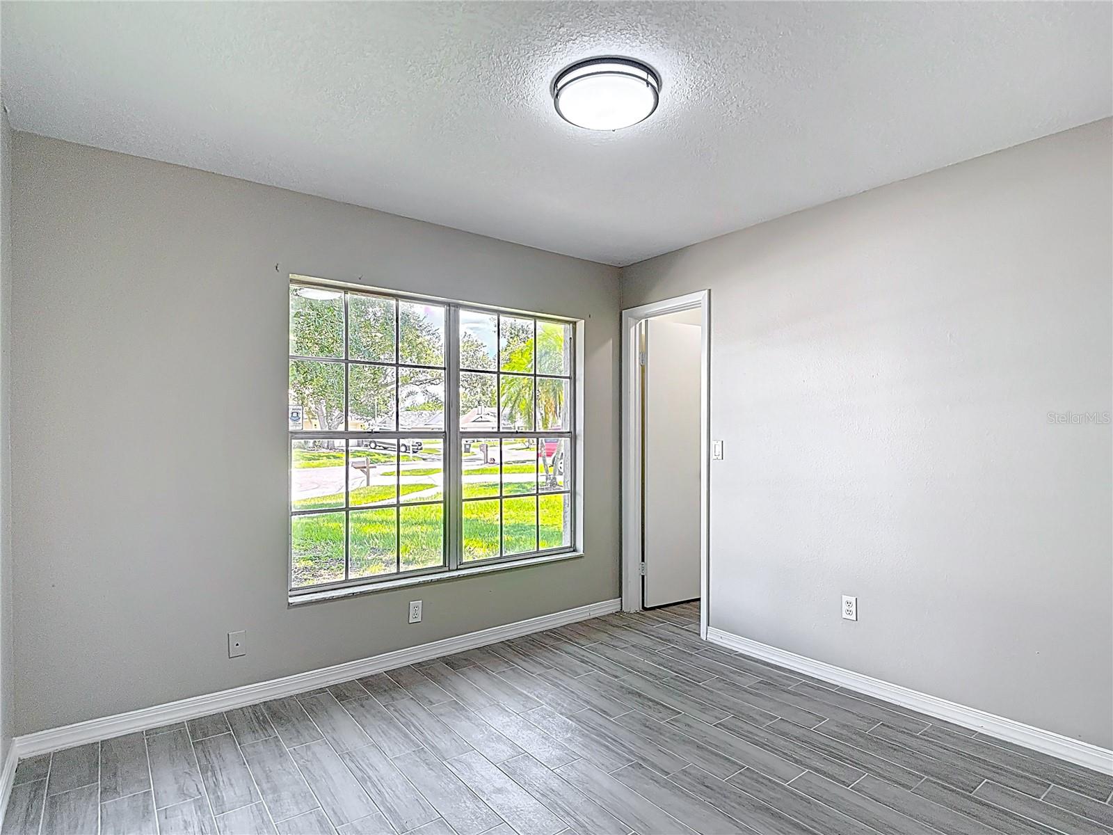 Listing photo id 23 for 1530 High Knoll Drive
