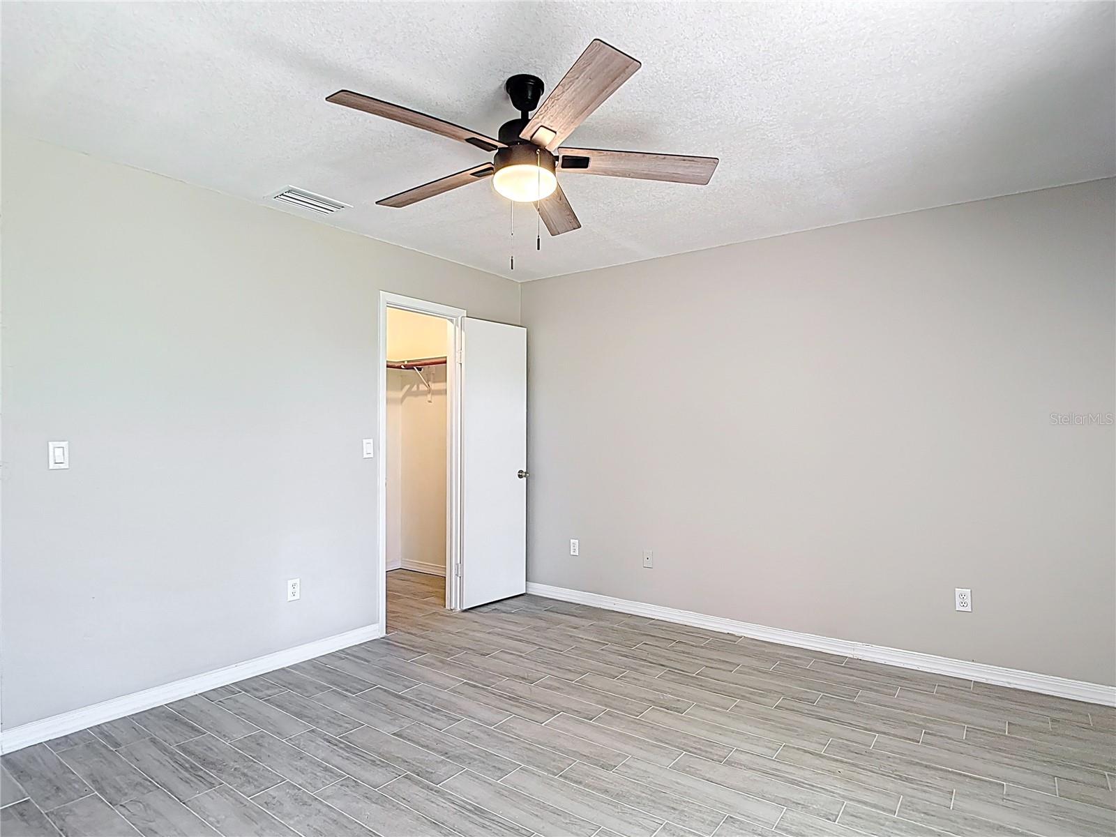 Listing photo id 38 for 1530 High Knoll Drive