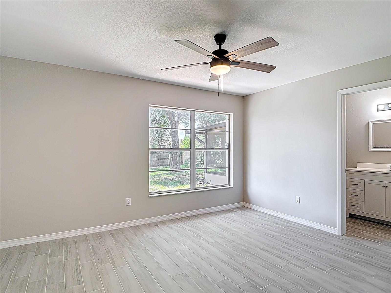 Listing photo id 40 for 1530 High Knoll Drive