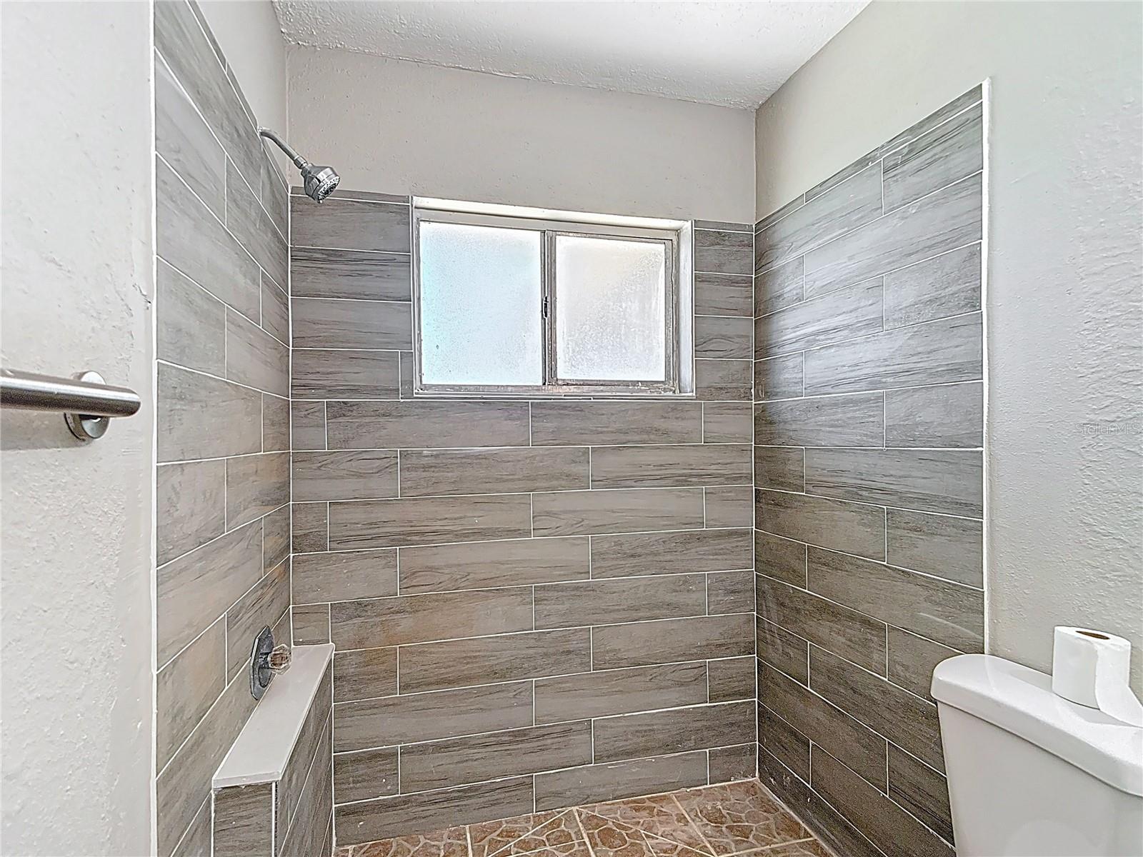 Listing photo id 43 for 1530 High Knoll Drive