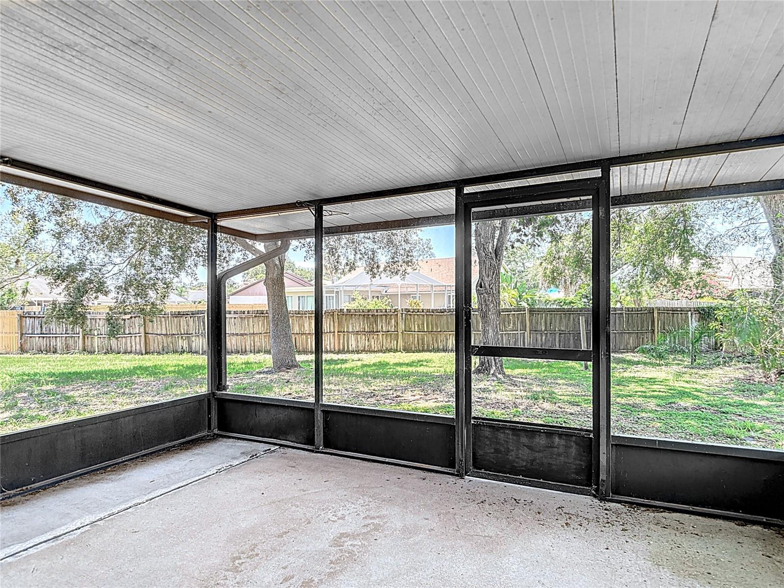 Listing photo id 46 for 1530 High Knoll Drive