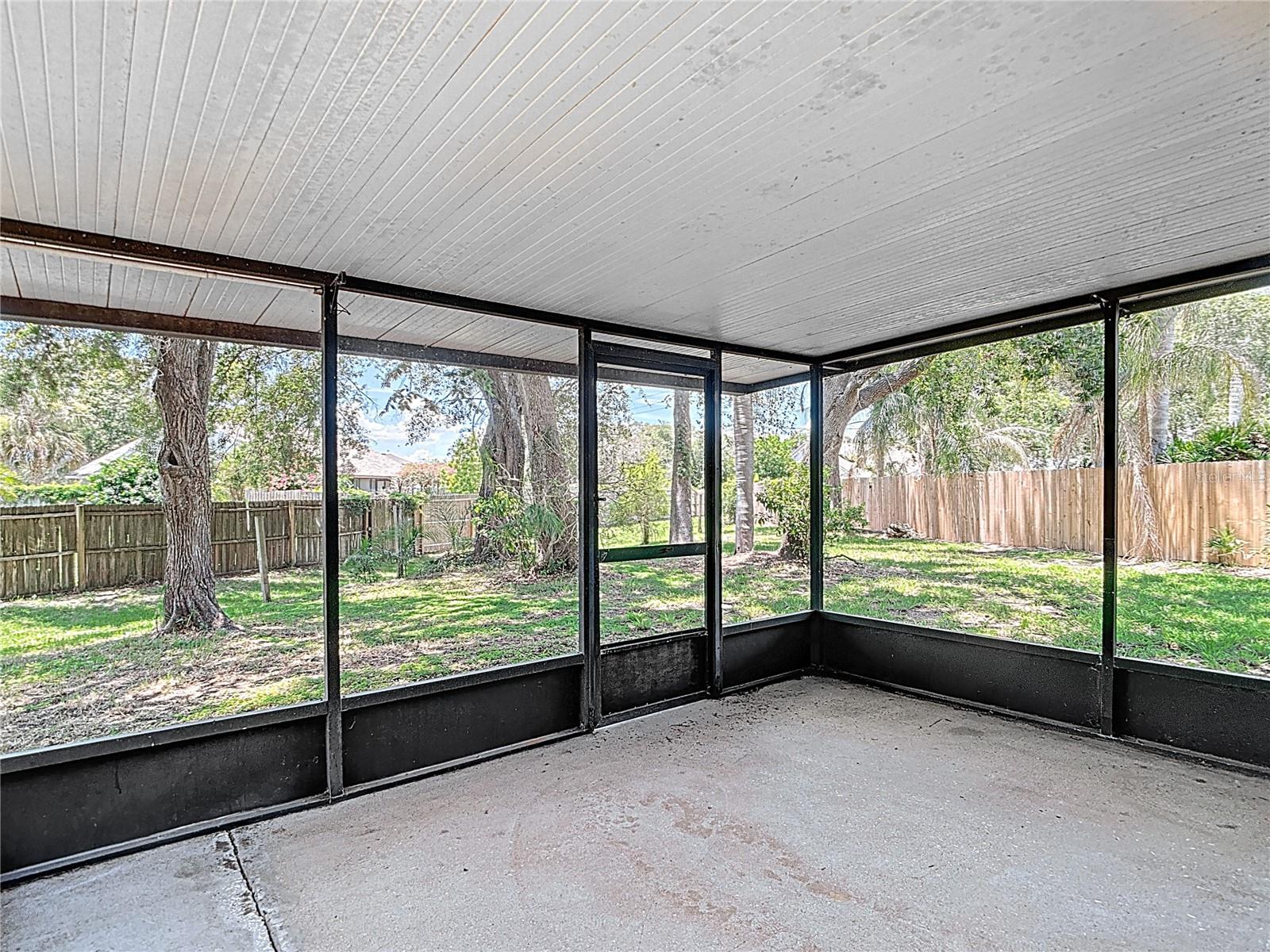 Listing photo id 47 for 1530 High Knoll Drive