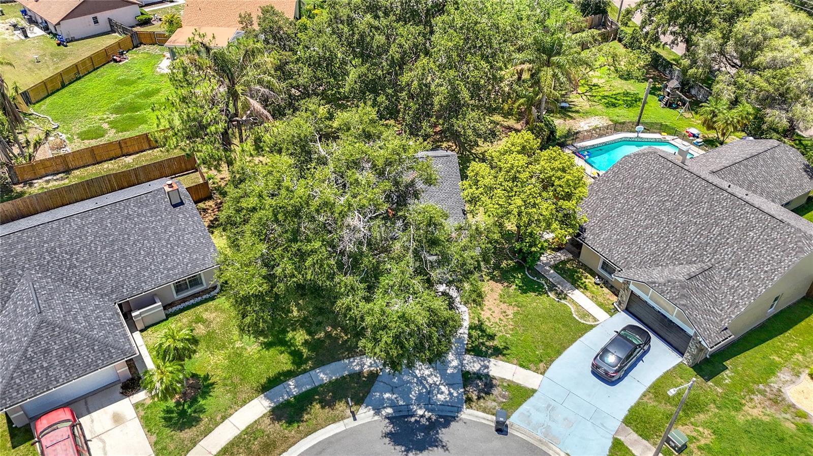 Listing photo id 3 for 1530 High Knoll Drive