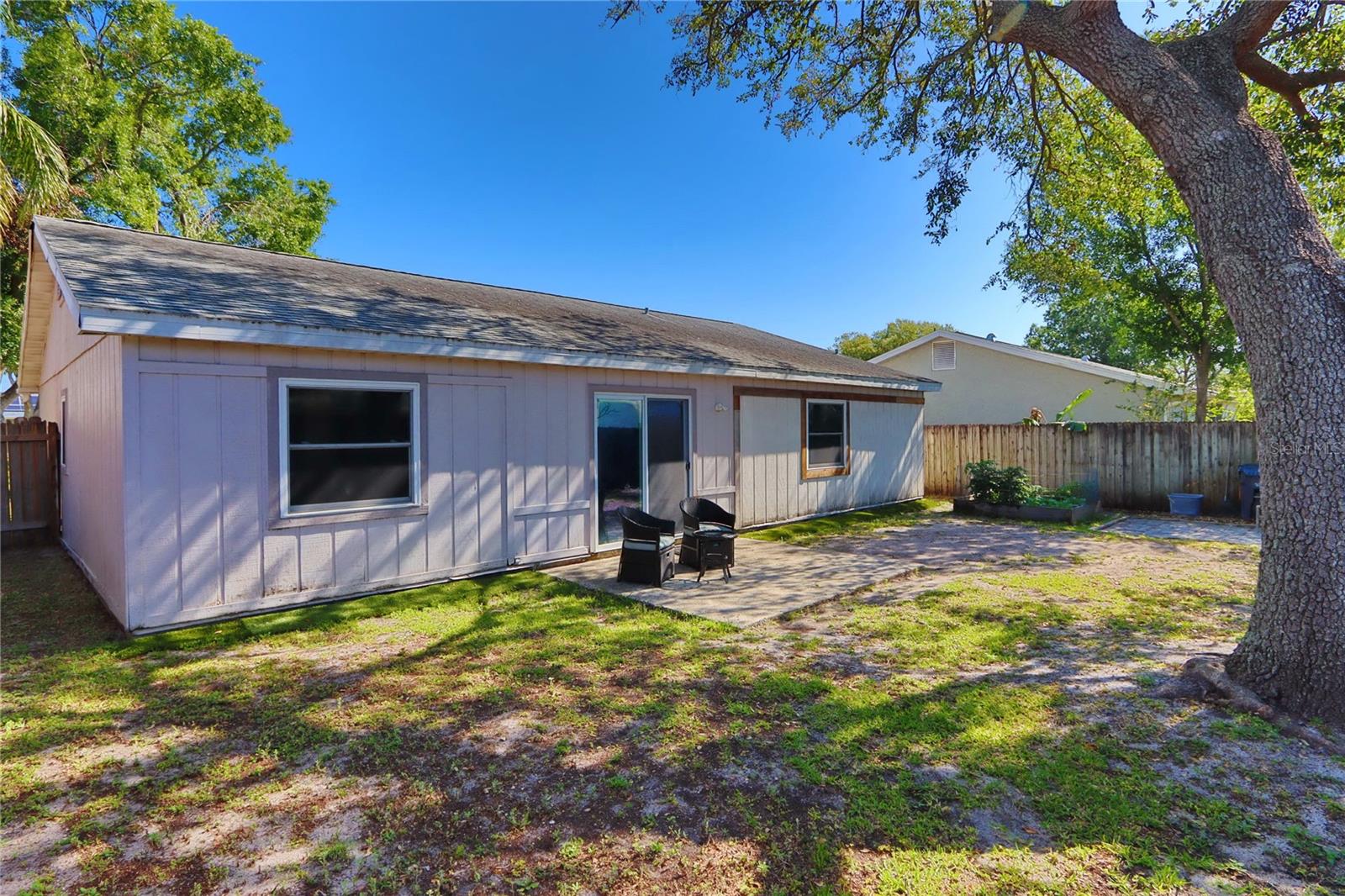 Image 3 of 24 For 1915 Peppertree Drive