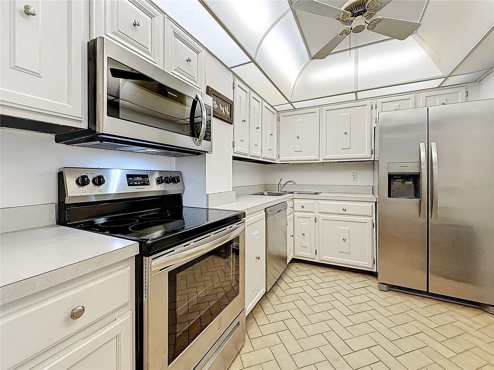 Image 10 of 50 For 4900 Brittany Drive S 211