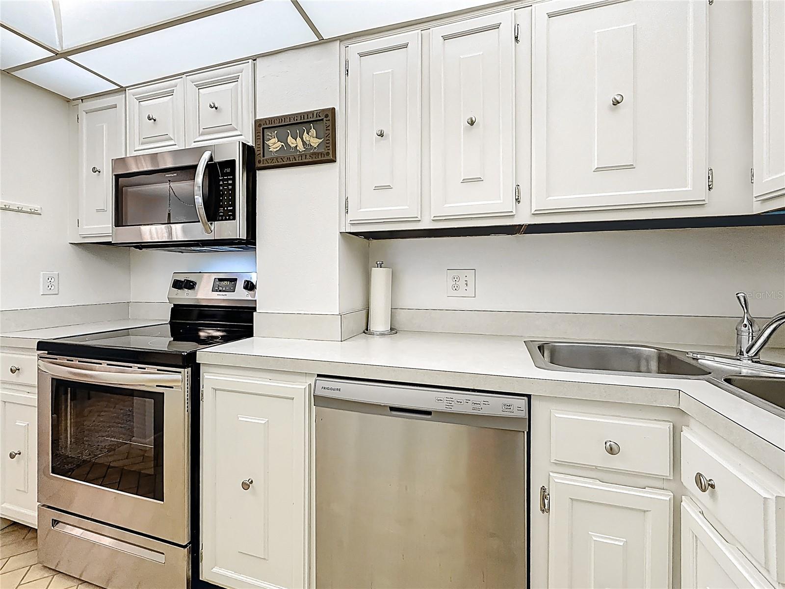 Image 12 of 50 For 4900 Brittany Drive S 211