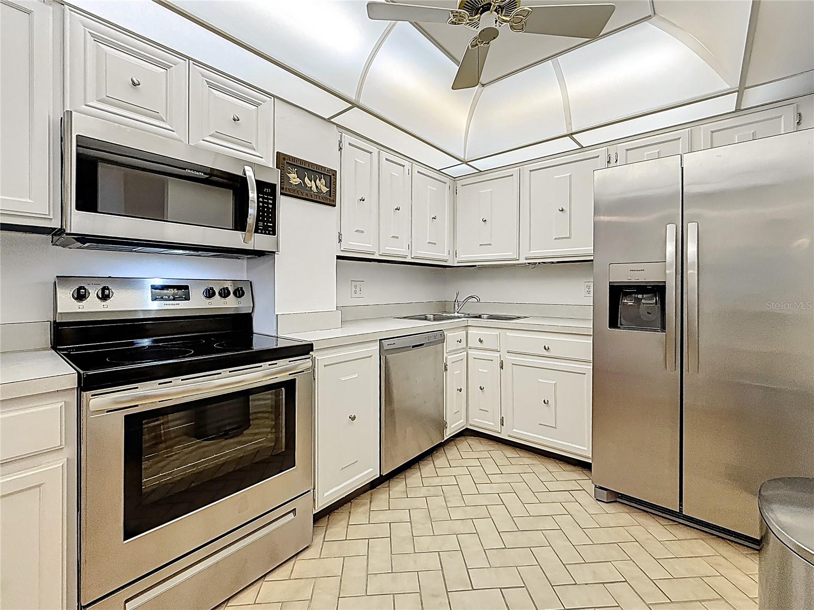 Image 13 of 50 For 4900 Brittany Drive S 211
