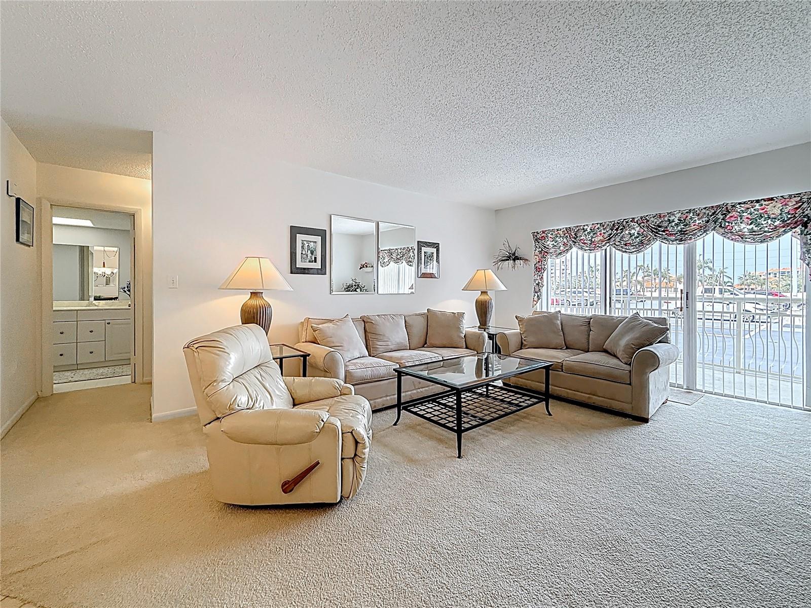 Image 17 of 50 For 4900 Brittany Drive S 211