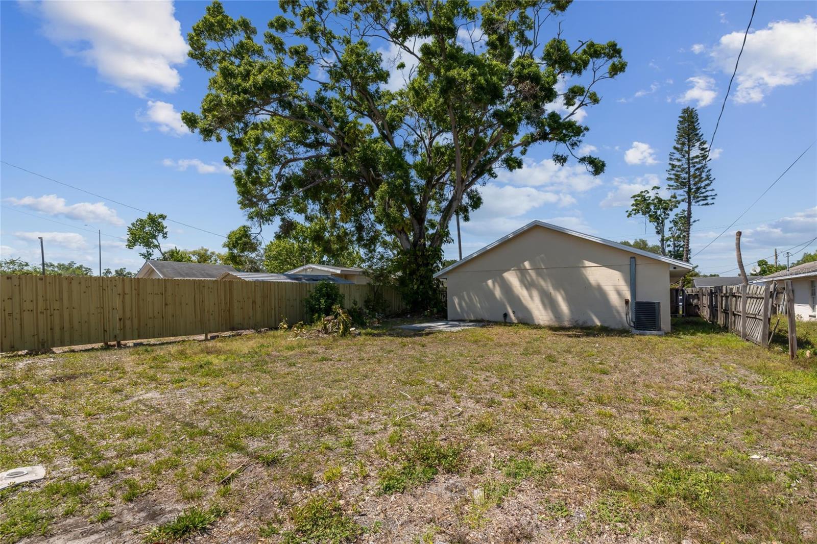 Image 11 of 22 For 2050 28th Avenue N