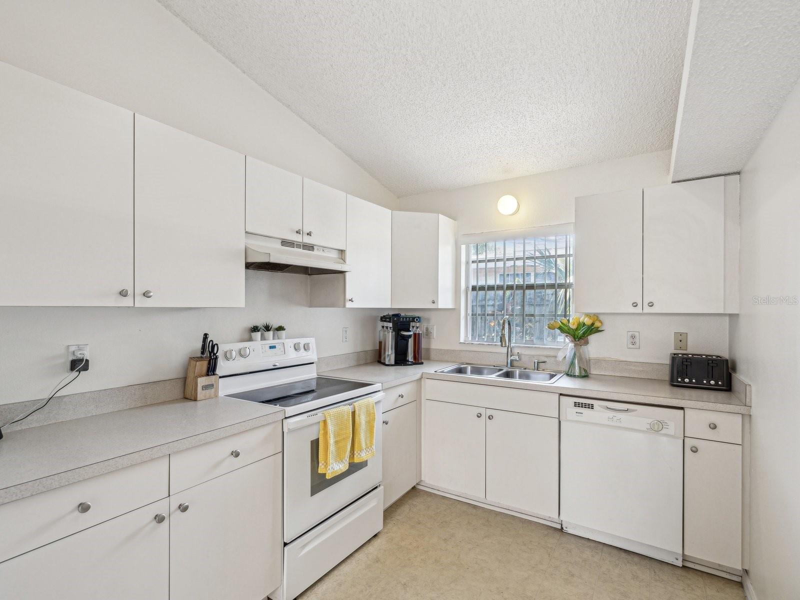 Image 3 of 22 For 2050 28th Avenue N