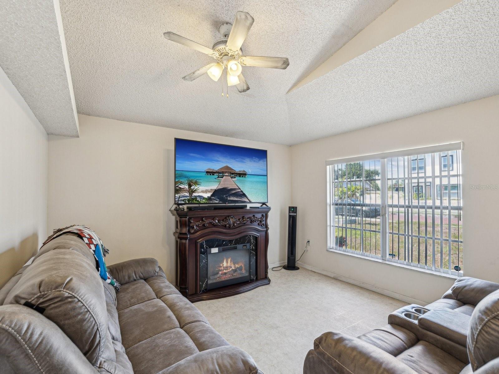 Image 4 of 22 For 2050 28th Avenue N