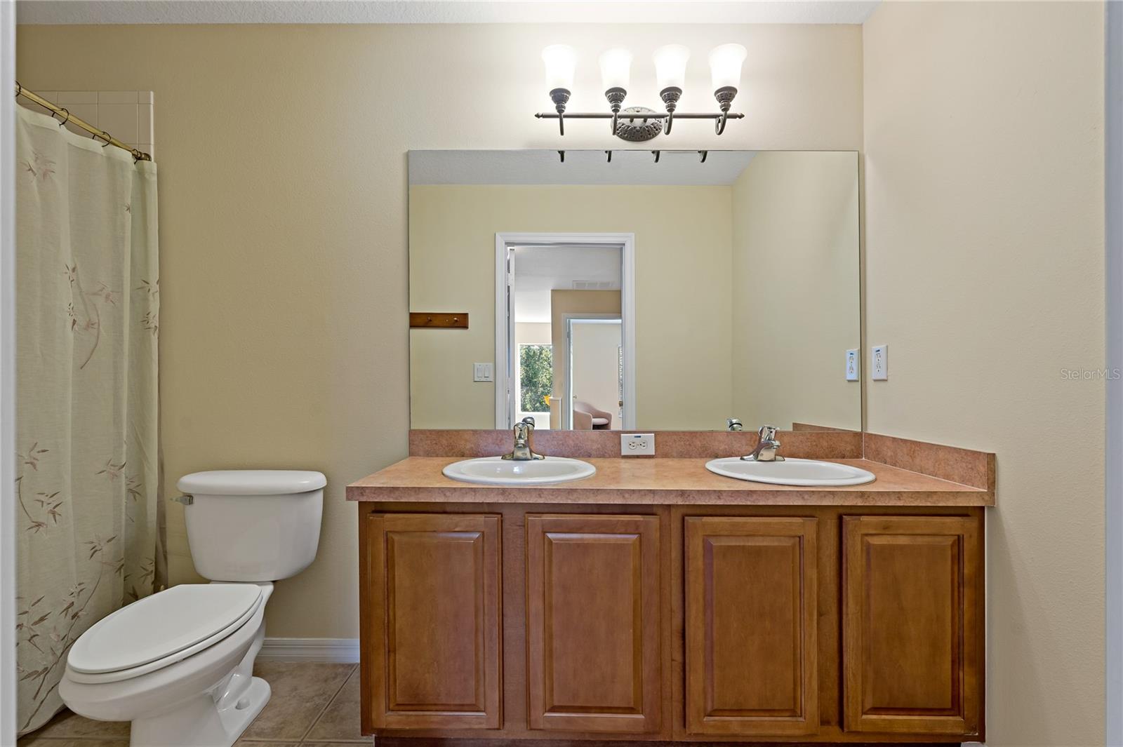 Listing photo id 40 for 20117 Indian Rosewood Drive