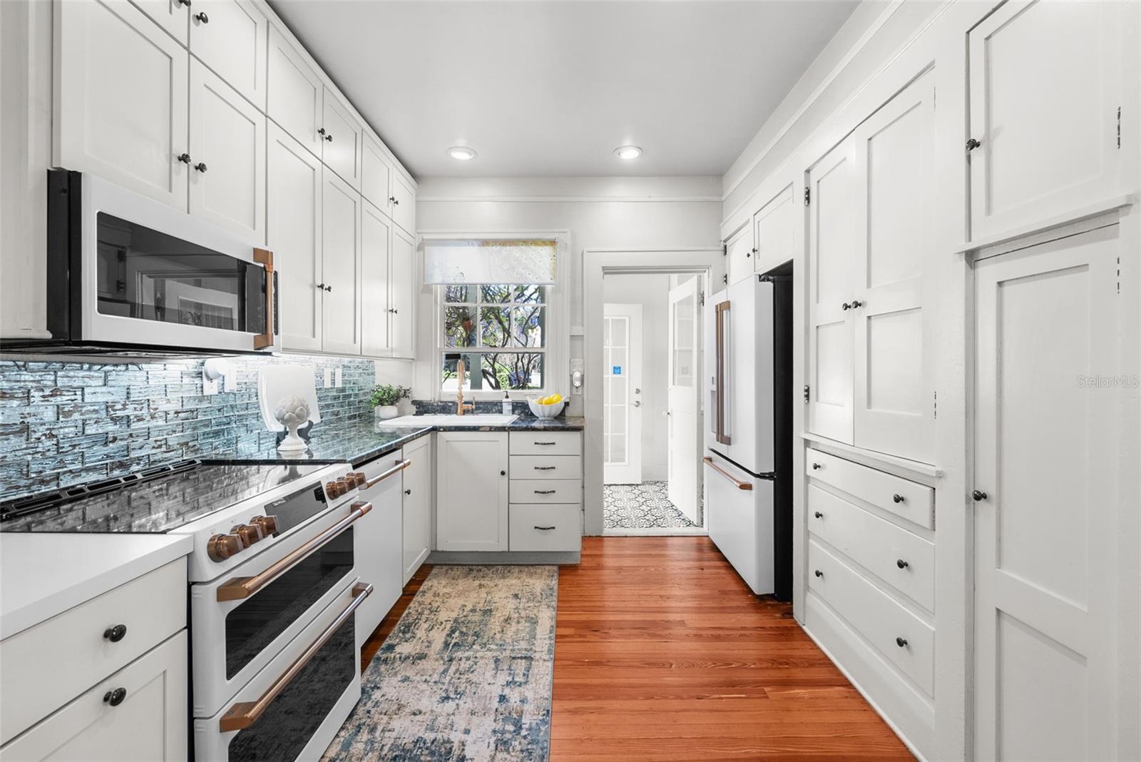 Image 16 of 72 For 701 Edison Avenue