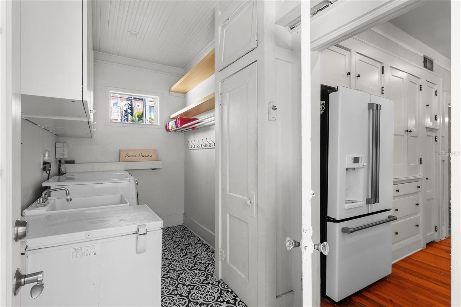 Image 19 of 72 For 701 Edison Avenue