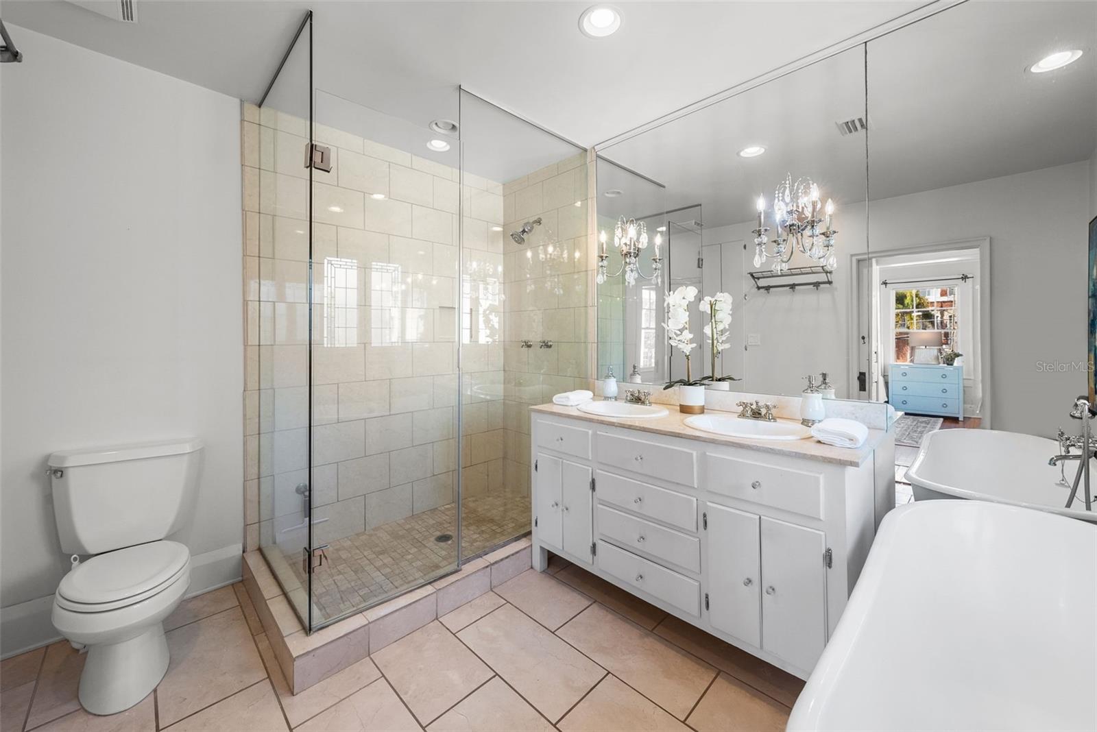 Image 33 of 72 For 701 Edison Avenue