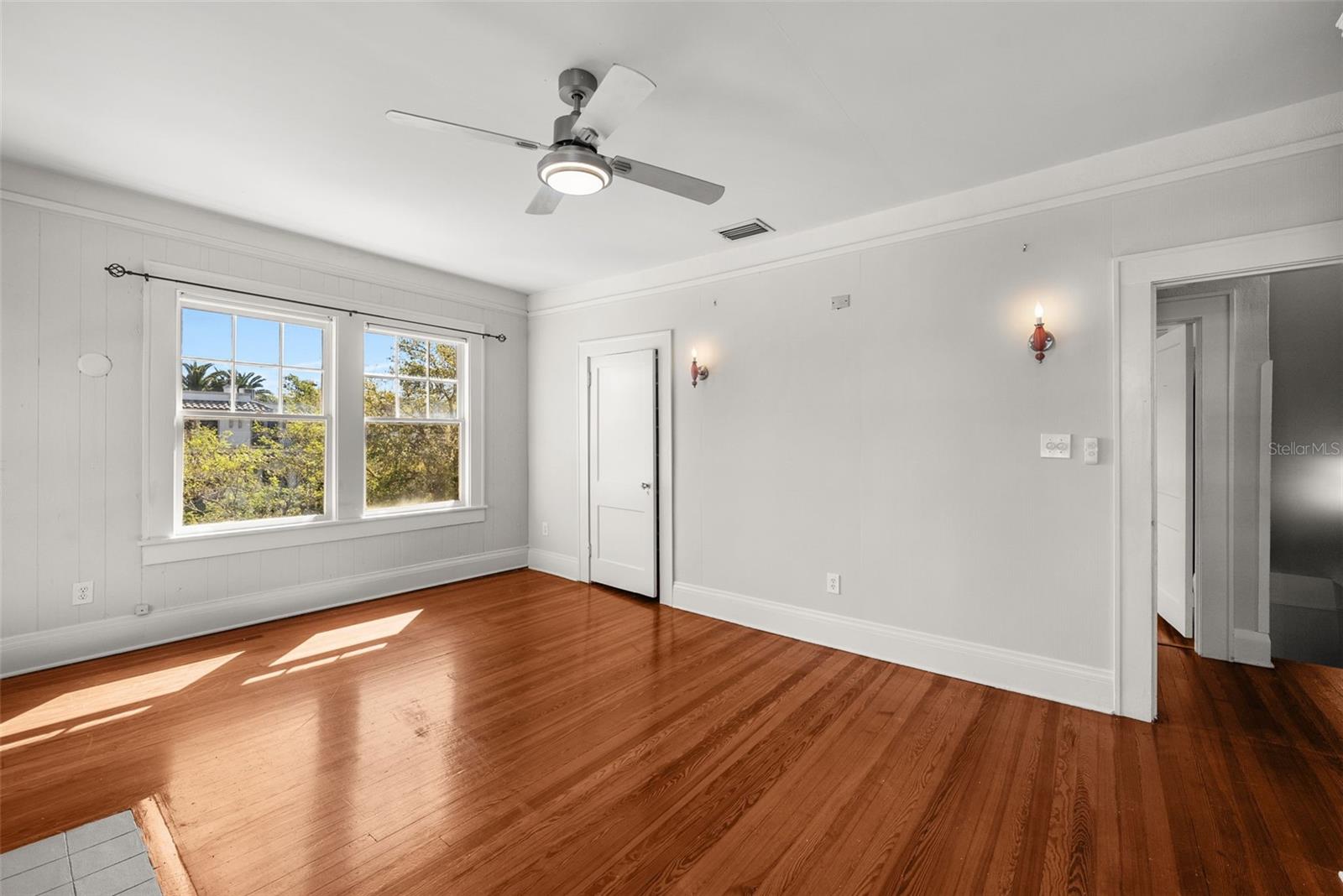 Image 35 of 72 For 701 Edison Avenue