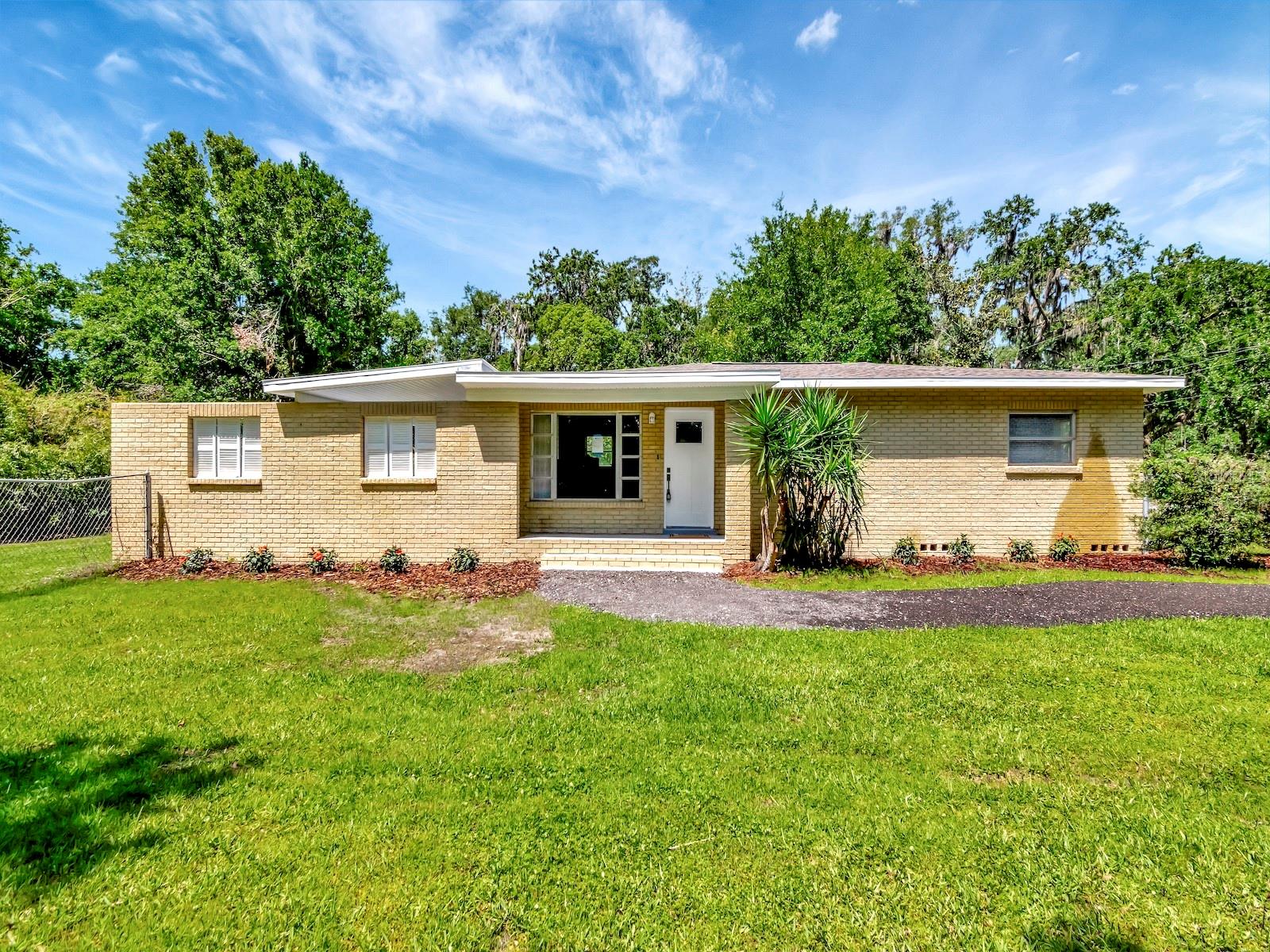 Details for 2054 Deerwood Road, SEFFNER, FL 33584