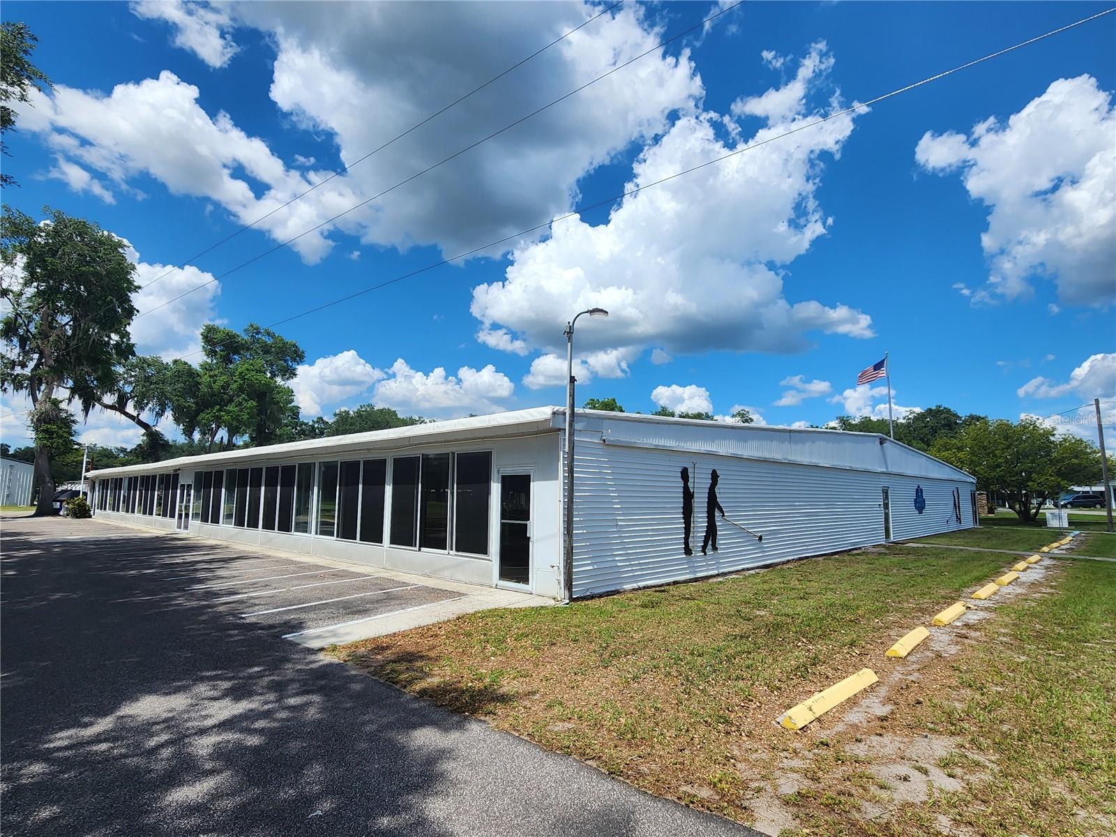 Listing photo id 12 for 5144 Betmar Drive