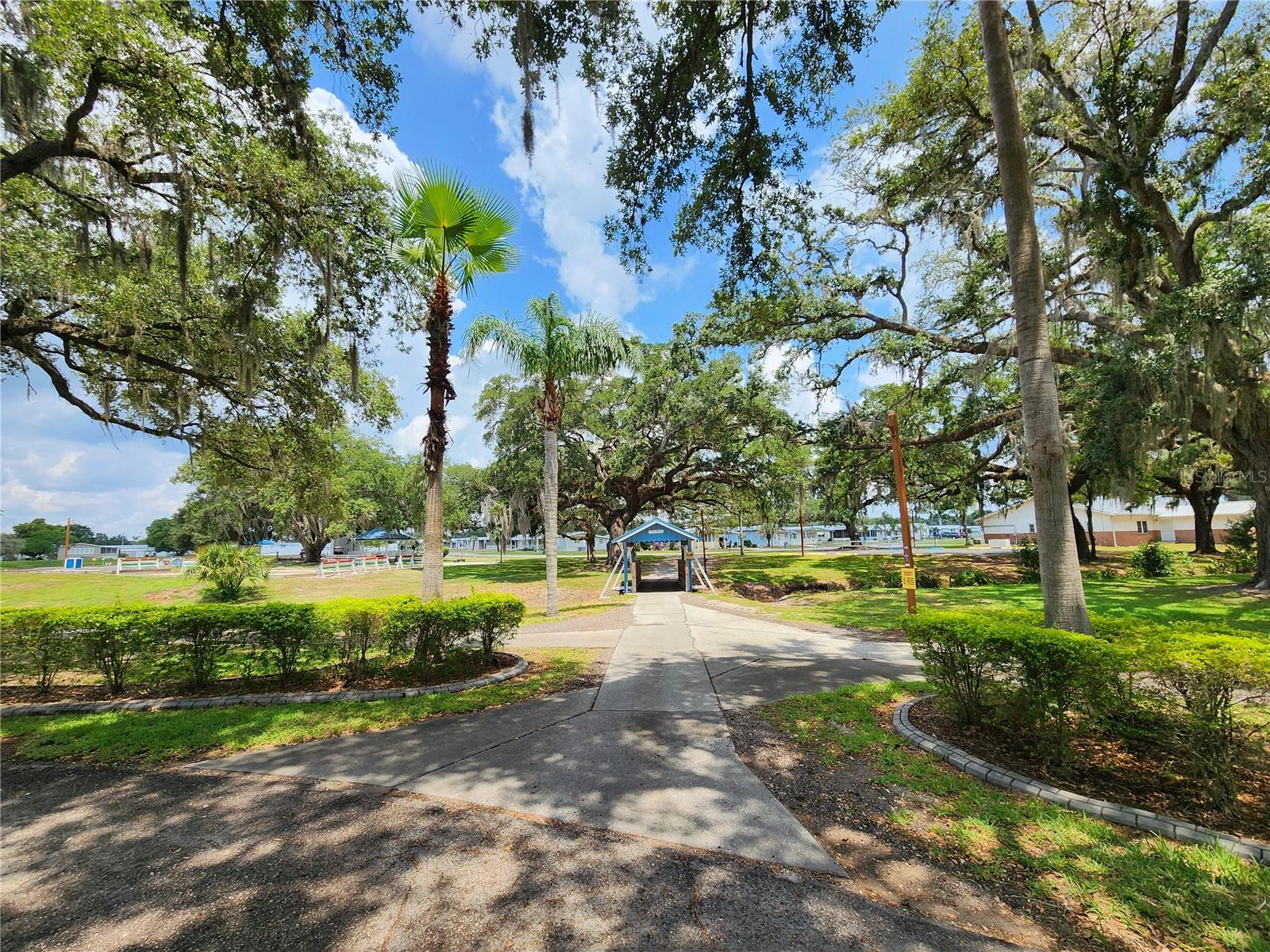 Listing photo id 18 for 5144 Betmar Drive