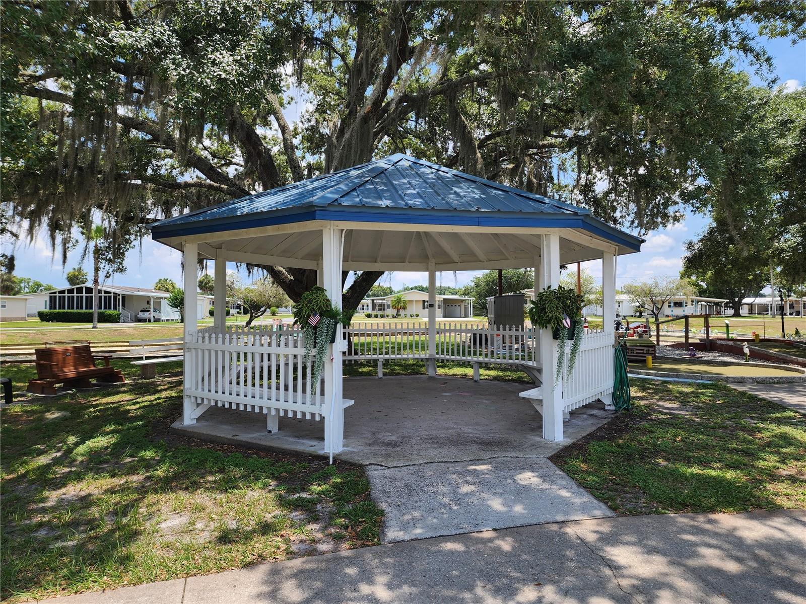 Listing photo id 25 for 5144 Betmar Drive