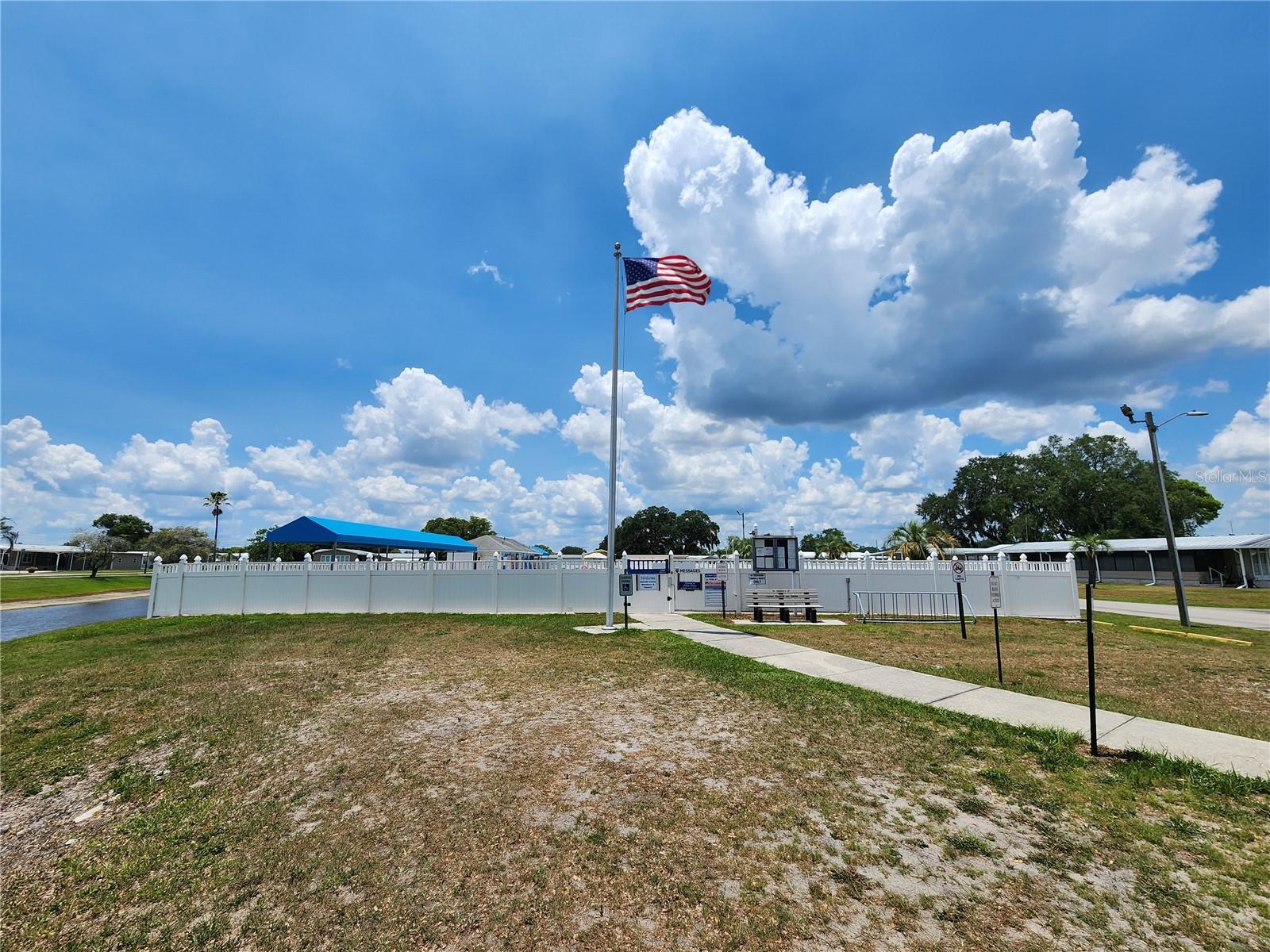 Listing photo id 26 for 5144 Betmar Drive