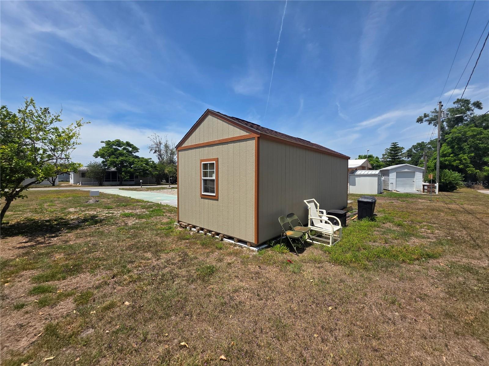 Listing photo id 2 for 5144 Betmar Drive
