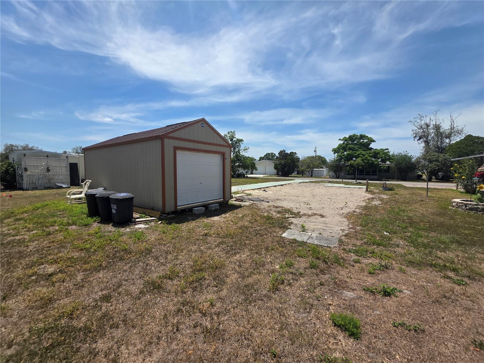 Listing photo id 3 for 5144 Betmar Drive