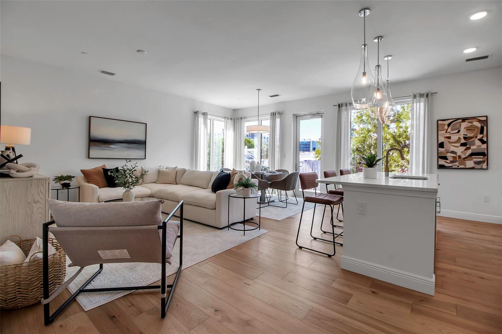 Image 7 of 48 For 600 3rd Avenue S 201