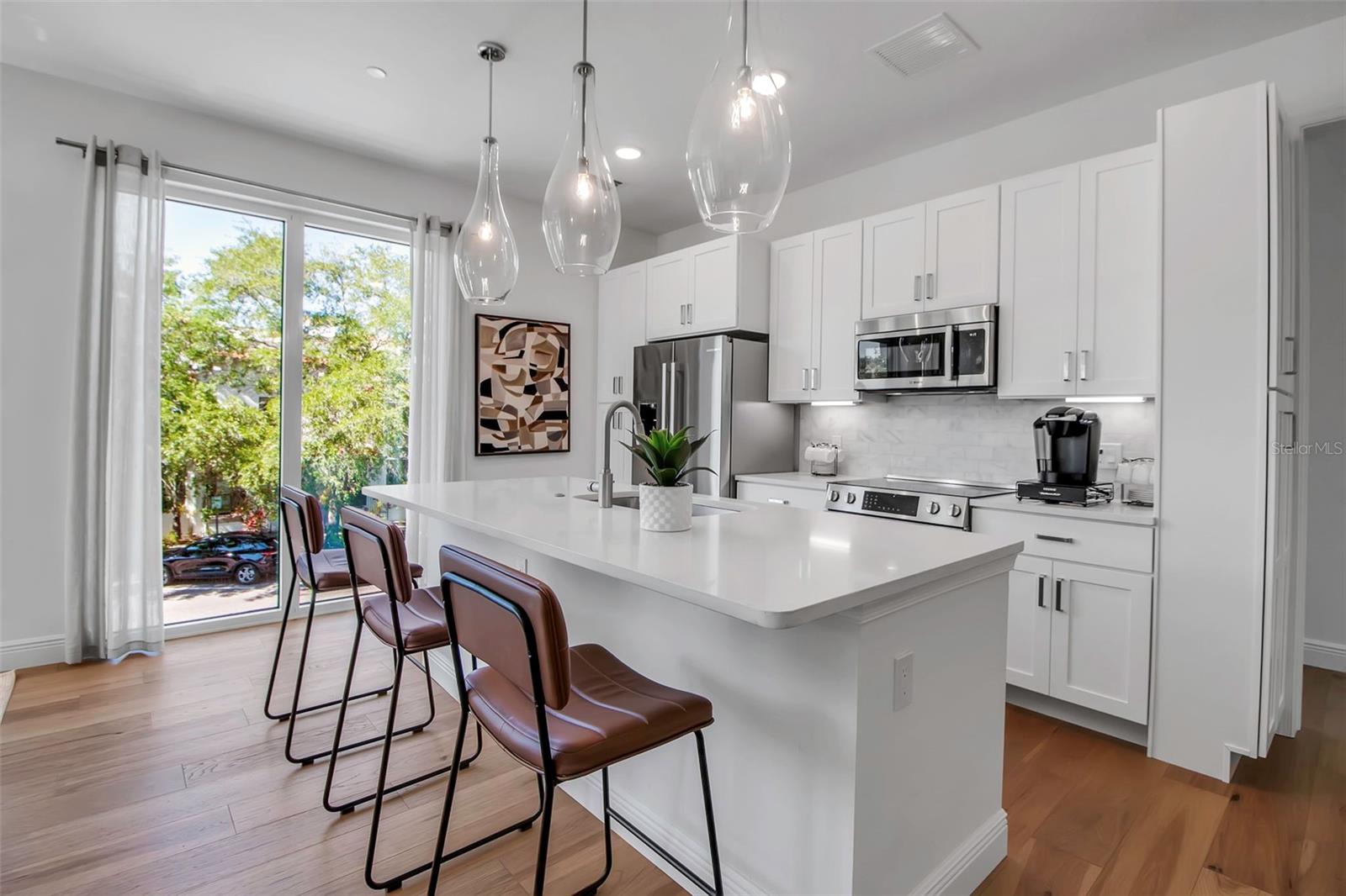 Image 9 of 48 For 600 3rd Avenue S 201