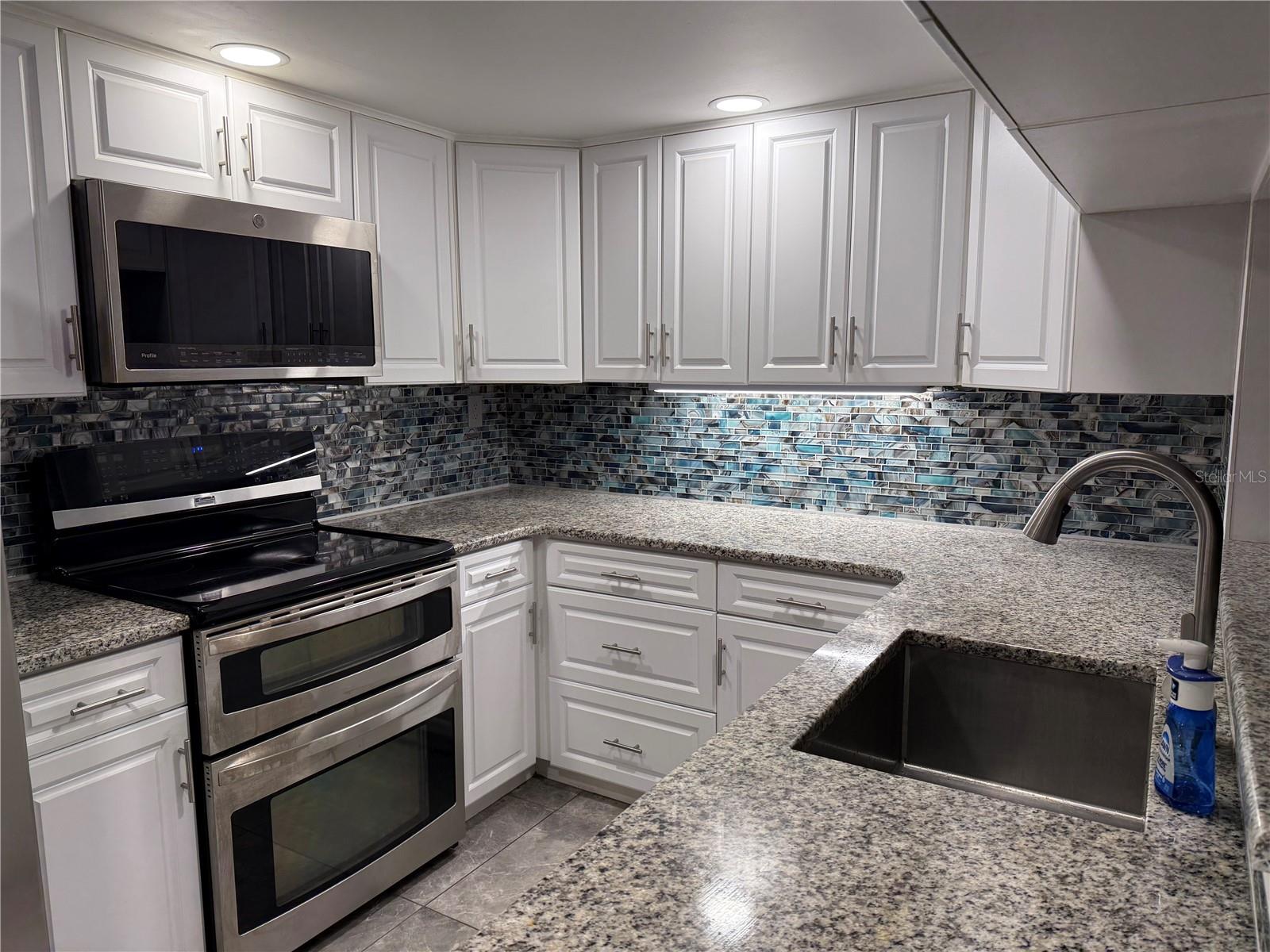 Image 2 of 16 For 400 Island Way 505