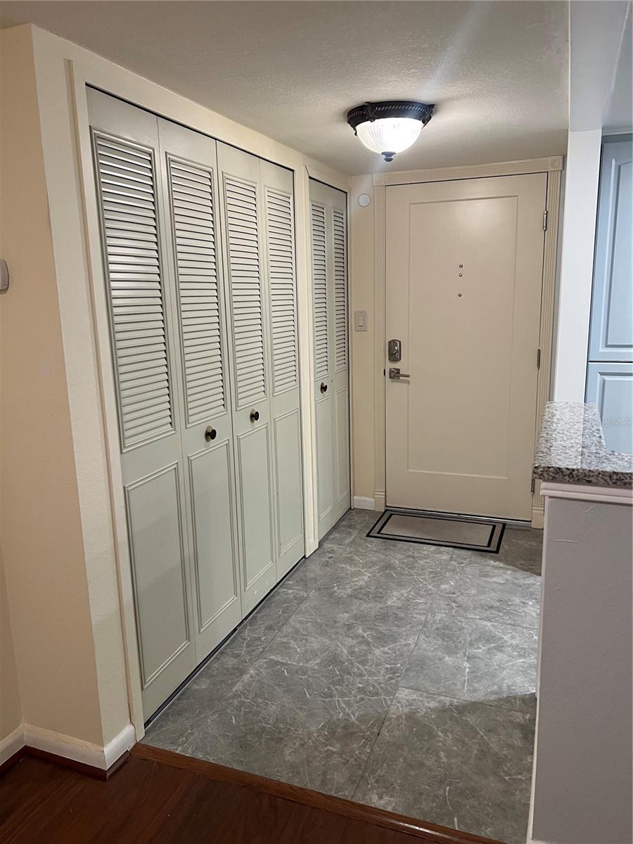 Image 6 of 16 For 400 Island Way 505